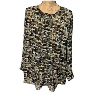 Semi-sheer SimplyVera button down shirt. EUC.